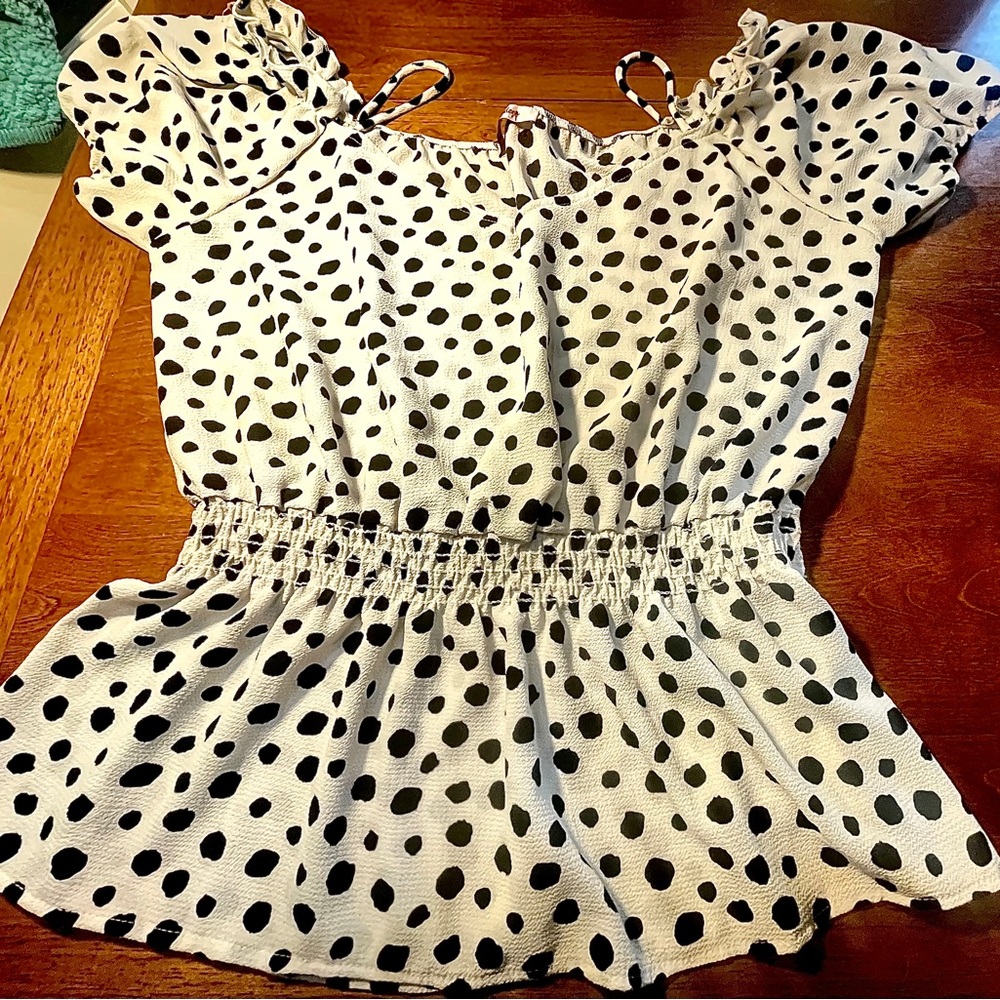 Mangosteen : peplum style top, cold shoulder